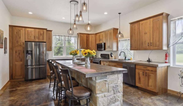 Isabelle Creek Haven - Ultimate Group Getaway