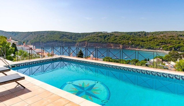 Isabelle: Villa with private pool and sea view in Cala Montgó