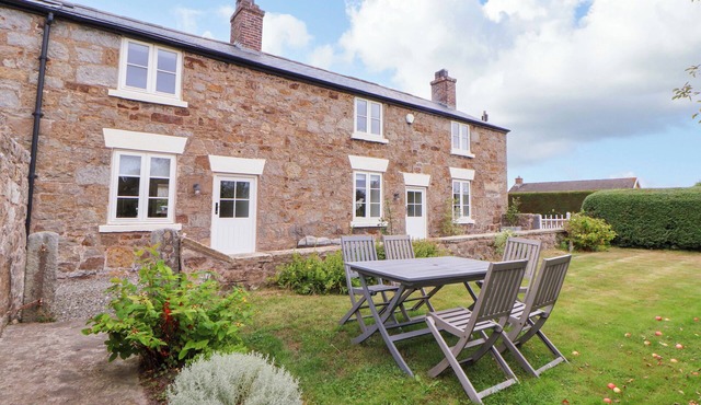 ISFRYN, family friendly, character holiday cottage in Nercwys