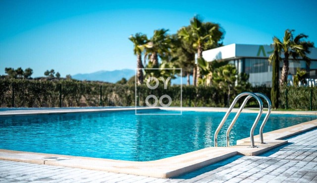 Isla de la Sierra: Resort apt, pool, private garden, mountain views - by OYOOSTAYS