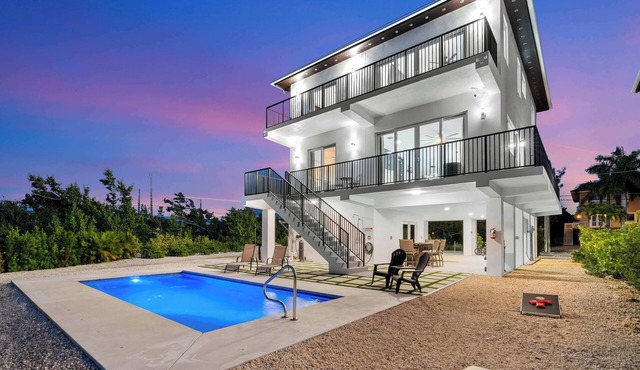 Isla Sol ~ Waterfront Oasis ~ Pool ~ Dock ~ Kayaks
