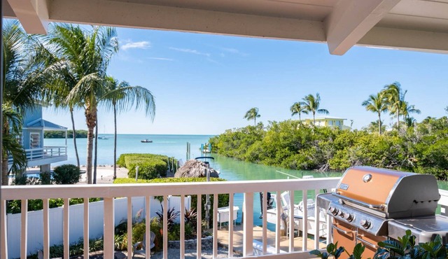 "Islamorada Waterside Getaway: Prime Fishing, Sunset Views, Beachside Bliss!"