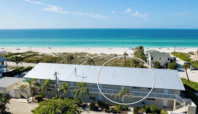 Island Beach Club 22 - Anna Maria Island - Condo 2 Bedroom/1 Bath gulf front , maximum occupancy of 4 people.