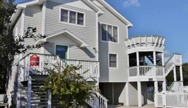 Island Beach Cottage with Private Salt Water Pool and Hot Tub! "Fun in the Sun"
