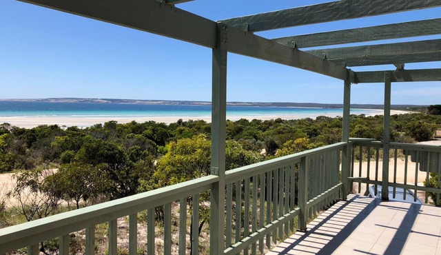 Island Beach Retreat - ABSOLUTE BEACH FRONT