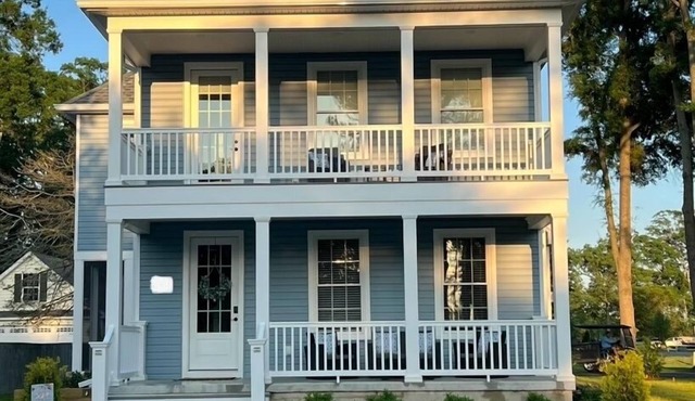 Island Blue Getaway! Brand new charming family friendly Home on Kent Island MD