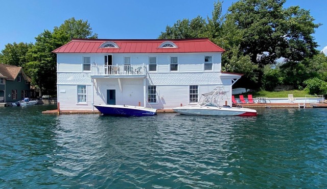 Island Boathouse w/boatslip