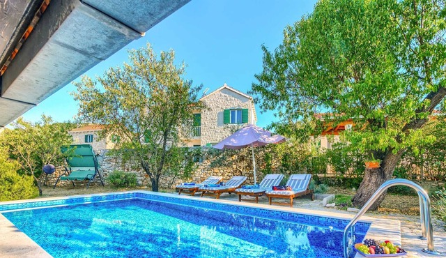 ISLAND BRAC RETREAT VILLA