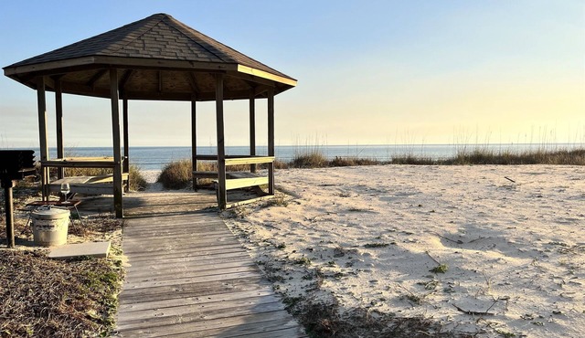 ISLAND CLUB- East End OCEANFRONT Ground Level unit with gazebo and OCEAN VIEW