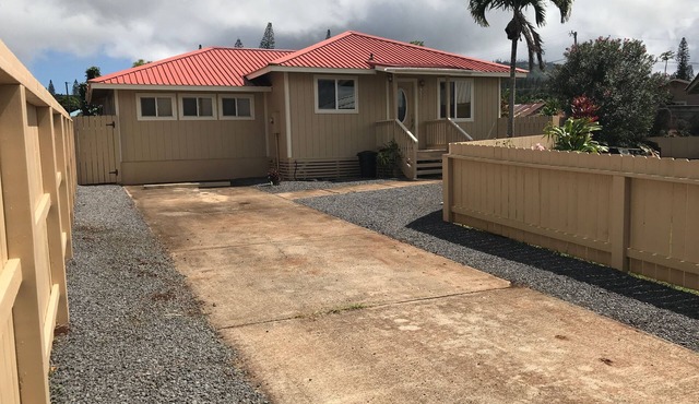 “Island Comfort Awaits, Charming Lanai House for Your Getaway.”