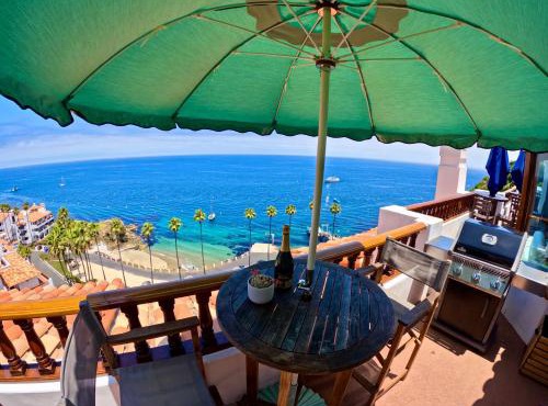 Island condo w balcony, hot tub & EV charger