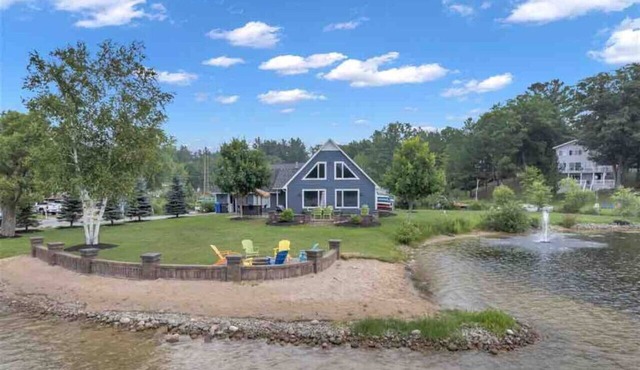 ISLAND COVE on beautiful Sage Lake