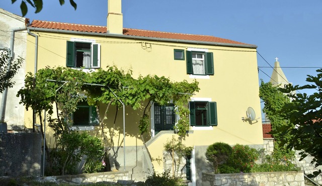 Island Cres, Stivan, lovingly restaur. Village house above the Adriatic bay Meraščica