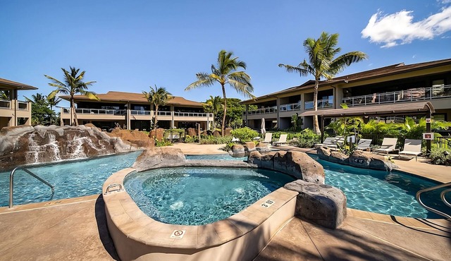 Island Elegance: Beach Retreat Near Kapalua Airport! Onsite Pool, FREE Parking