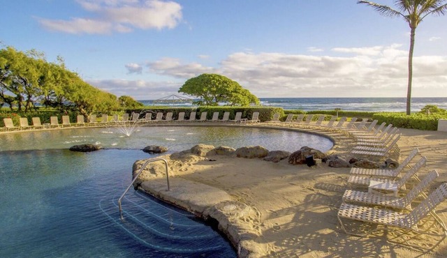 Island Escape! 4 Great Units, Swimming Pool, Close to Nukolii Beach Park