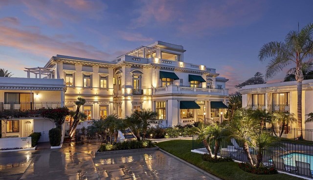 Island Escape! 4 Units Near Seaport Village! With Outdoor Pool and Parking!