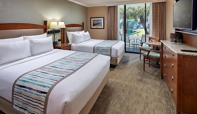 Island Escape! 4 Units Near Seaport Village! With Onsite Pool and Parking!