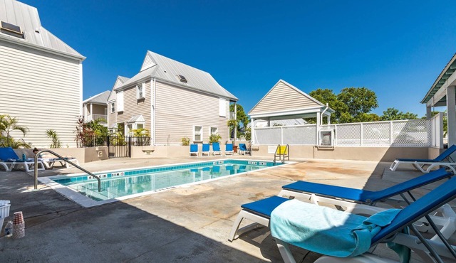 Island Escape: Charming Condo Just Steps From Duval Street, Near Southernmost Point, Shared Pool!