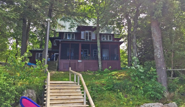 Island Escape Cottage, Thousand Islands, Family-Friendly, Channelside
