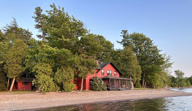 Island Escape - Vintage Summer Camp on Lake Champlain