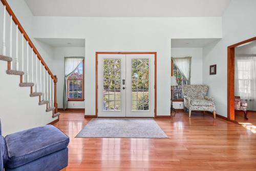 Island Estate - Pet friendly, private pool & dock!