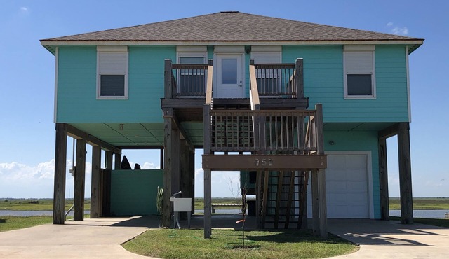 Island Gem nestled between Gulf and ICW with great views!