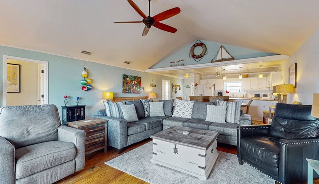 Island Gem on the Water W/Private Dock, Large Deck, Gas Grill & WiFi - Dogs OK