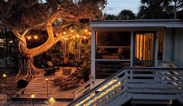 Island Getaway Beach House Dock Pet Friendly Little Gasparilla Island, WiFi