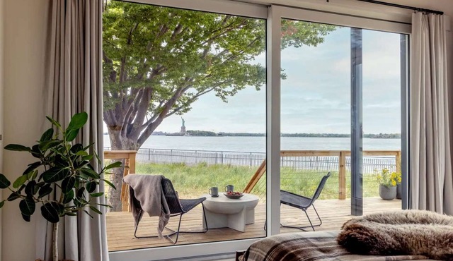 Island Glamping with Skyline and Lady Liberty View