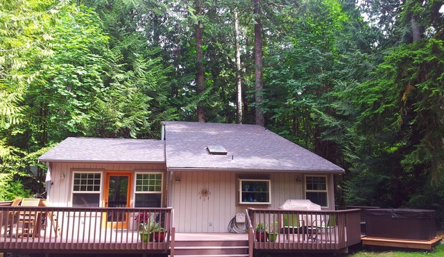 Island home in beachfront community pool, private hot tub and beautiful beach!