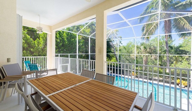 Island Home w/Pool, covered deck outdoor dining,15min walk to beach, desk