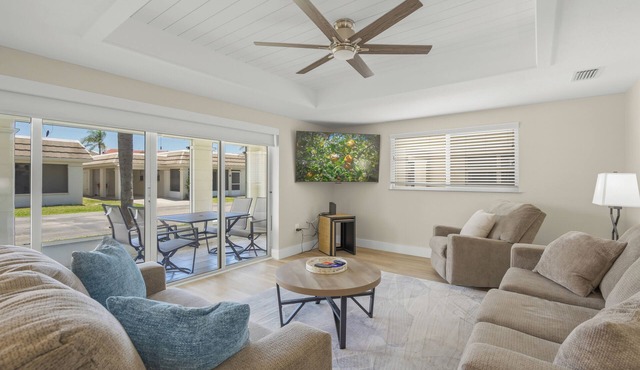 Island House Beach Resort V24