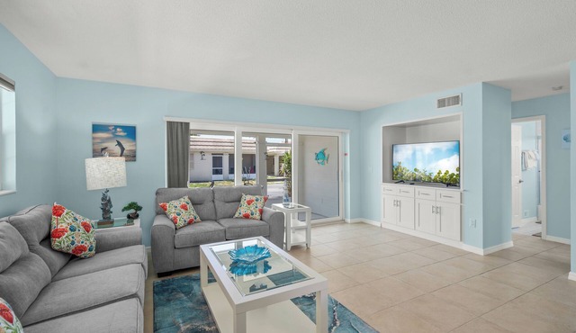 Island House Beach Resort V26