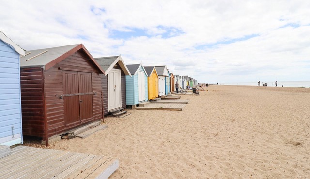 ISLAND HOUSE, family friendly, with a garden in Mersea Island