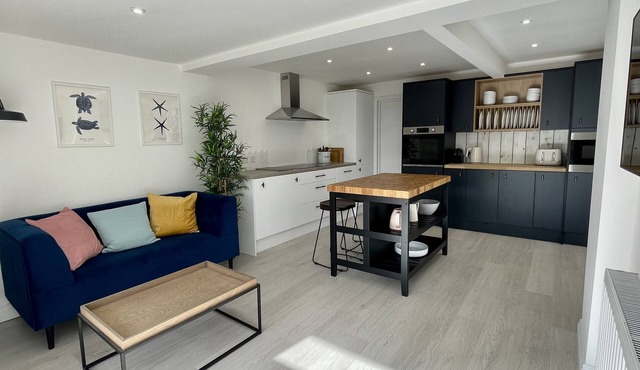 Island House is a spacious 4 bedroom detached house