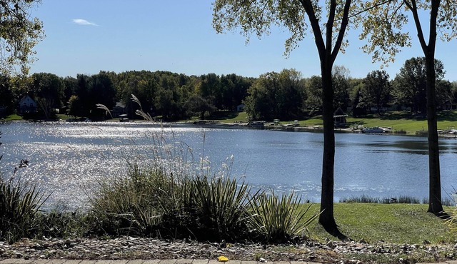Island Lakehouse & Golf Retreat – in the Heart of Michigan. Sleeps 10.