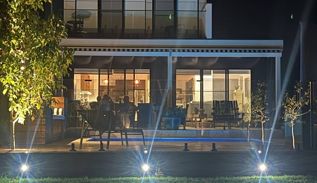 Island Lakeside Retreat central to town