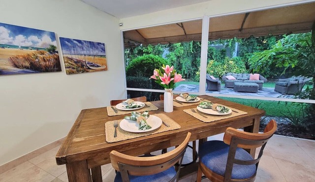 Island life 2 br 2-ba walk 2 beach, Snorkel & Surf