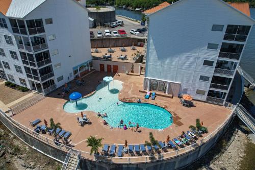 Island Life! Amazing Balcony-Views-Pool and Patio