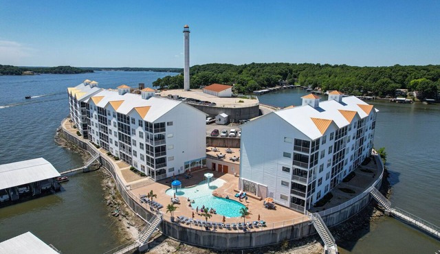 Island Life! Amazing Balcony-Views-Pool and Patio