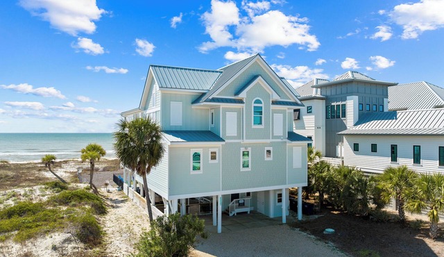 Island Life: Beachfront home, Sleeps 28, Pool, Pet-friendly, All the amenities!