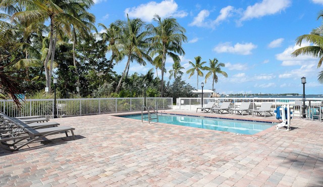 Island Living: Private Beach, Hammocks & Complimentary Cruiser Bikes | 3 Units