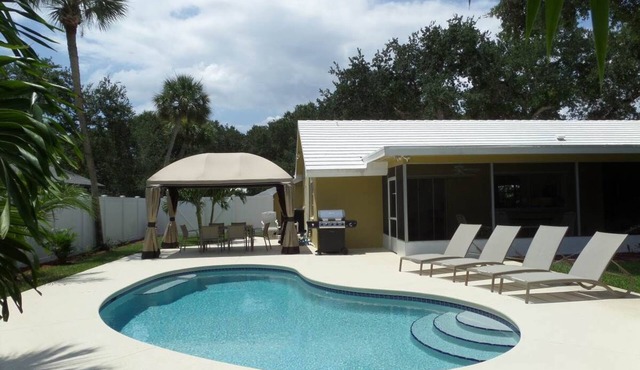 Island Living, Within Walking Distance To Beach Restaurants Shops Parks Marina