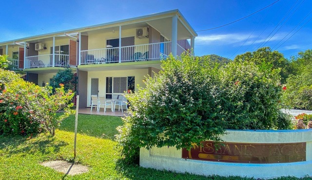 Island Magic Townhouse 1 - Stylish, affordable and well-equipped, in prime Alma Bay location