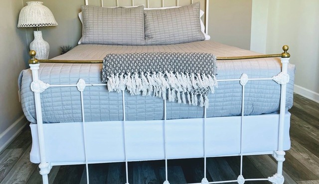 Island Motel Room w/Queen Bed