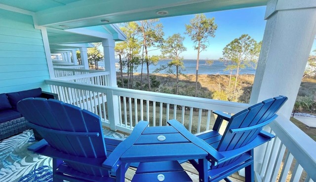 Island Oasis: Beautiful Bay View, 2 Kayaks & Pool!