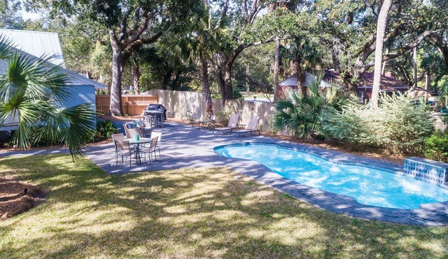 Island Oasis!Golf Cart-Priv.Pool-Bikes-Fenced Yard-Ping Pong-Walk~Beach-Sleep12