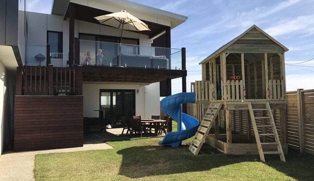 Island Oasis with uninterrupted ocean views! Sleeps 8