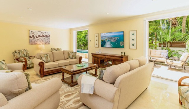 *ISLAND OPULENCE @ MIDTOWN* Grand Private Home & Pool + LAST KEY SERVICES…