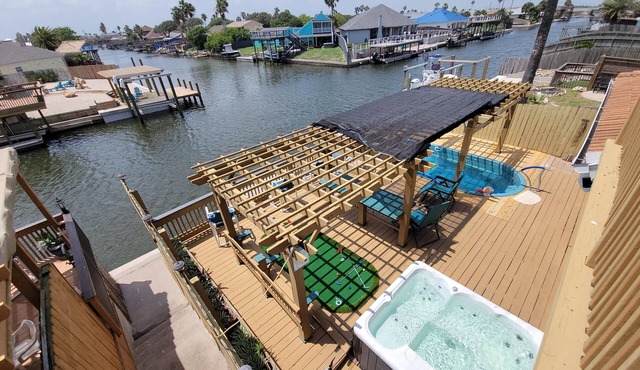 Island Paradise Waterfront 4/2 Private Pool & Hot Tub